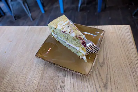Hinitts Bakery photo 4